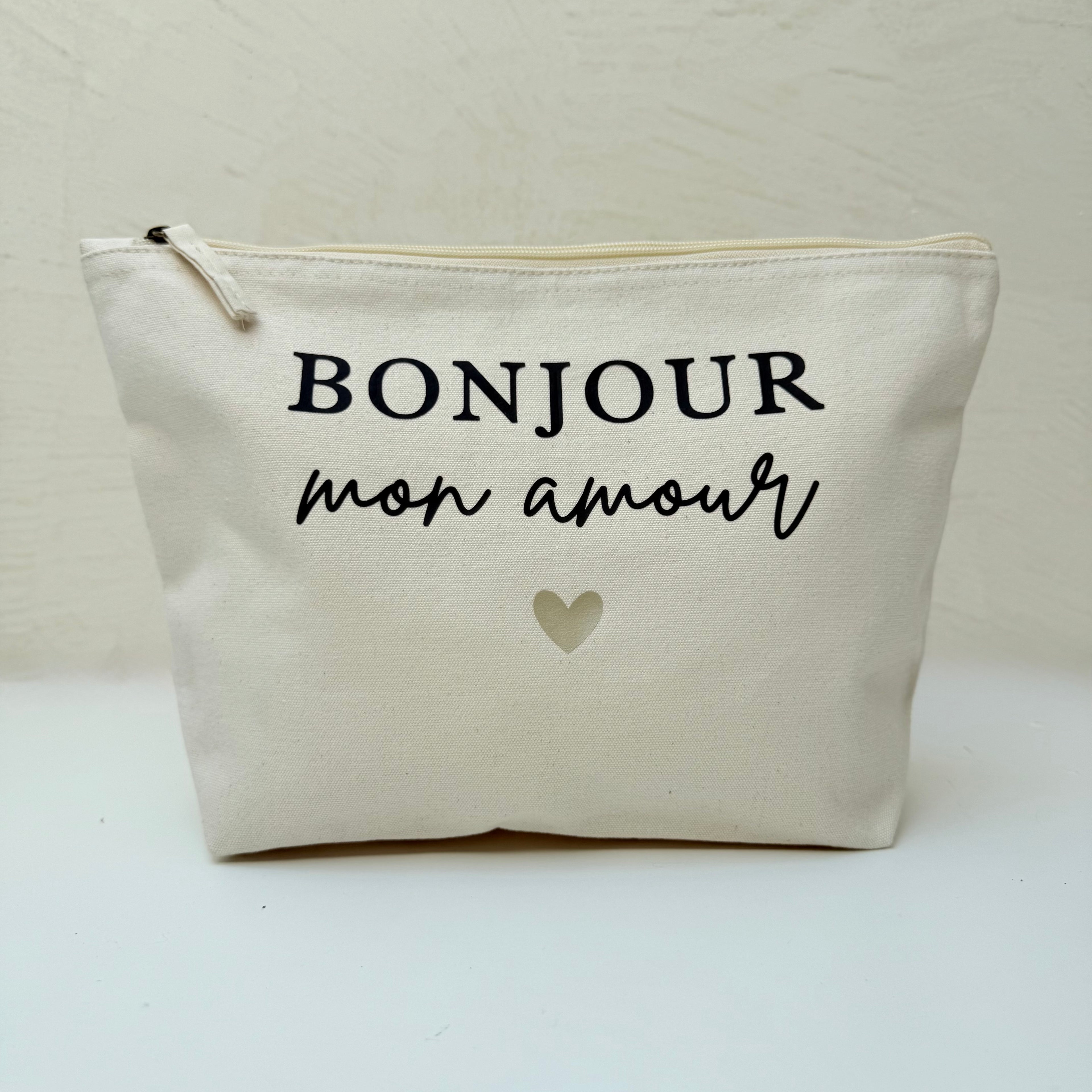 Pochette estiva con frase lifestyle