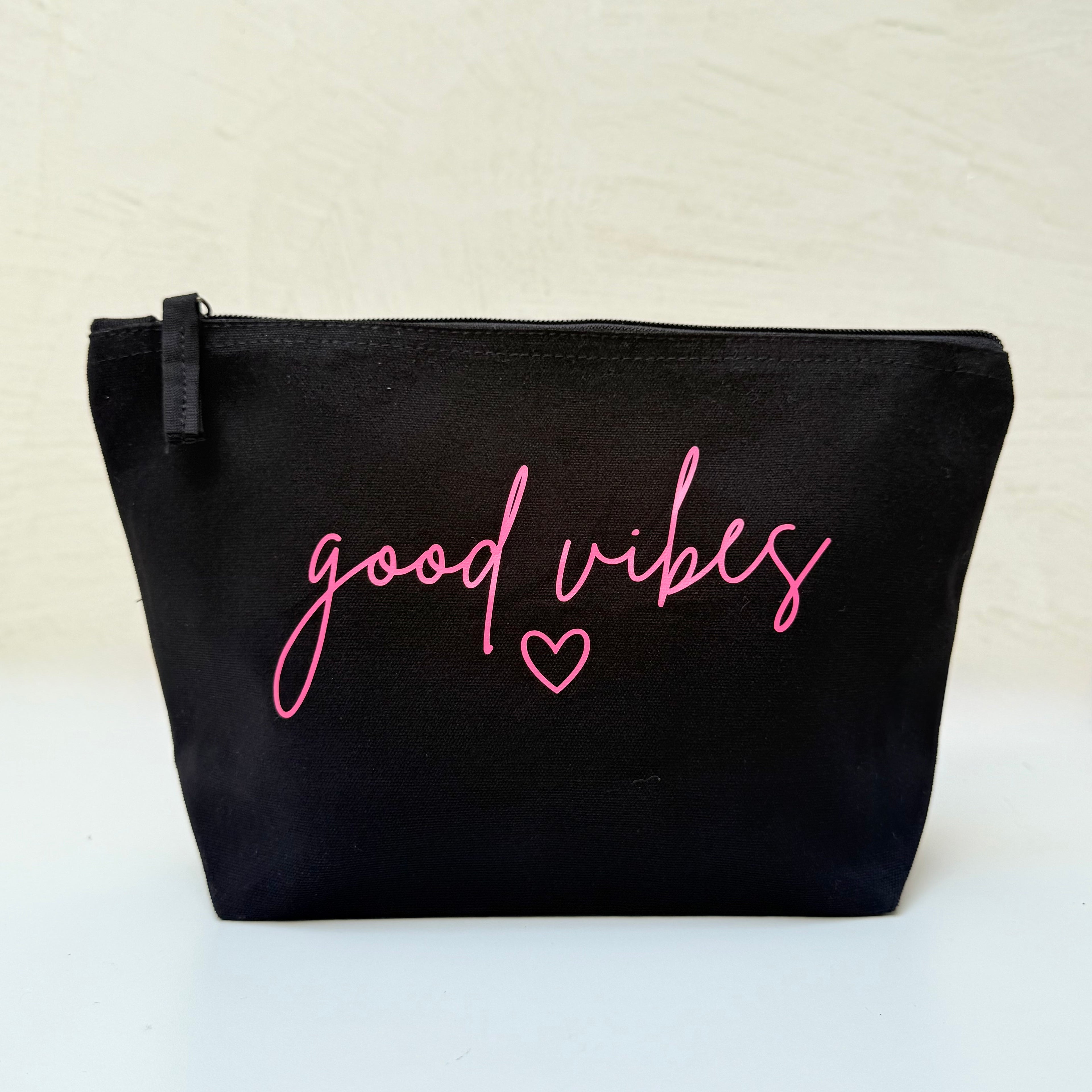 Pochette estiva con frase lifestyle
