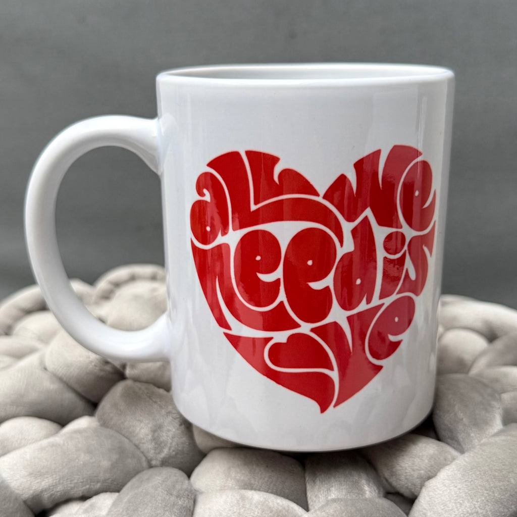 Tazza bianca All We Need Is Love con cuore rosso - Regalo San Valentino - CG CREATIONS Svizzera